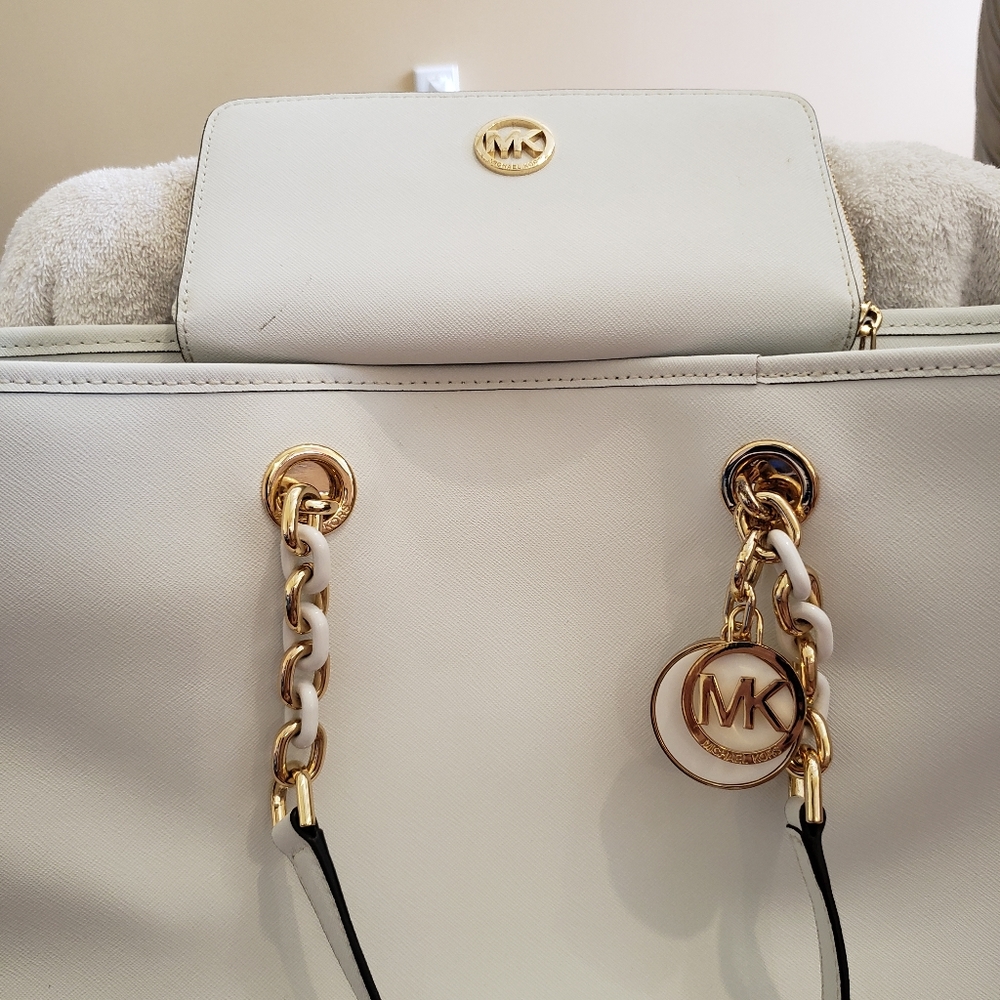 Bags - Picture 3 of 8